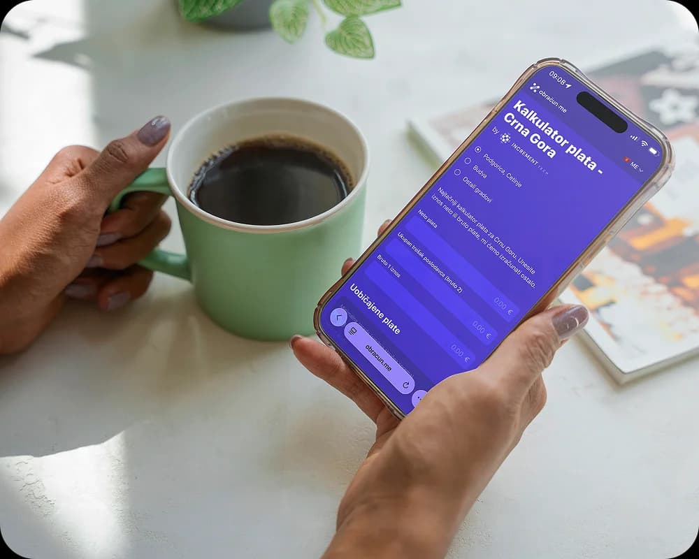Obračun.me kalkulator plata prikazan na telefonu